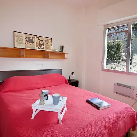 Sleeps 6 *
